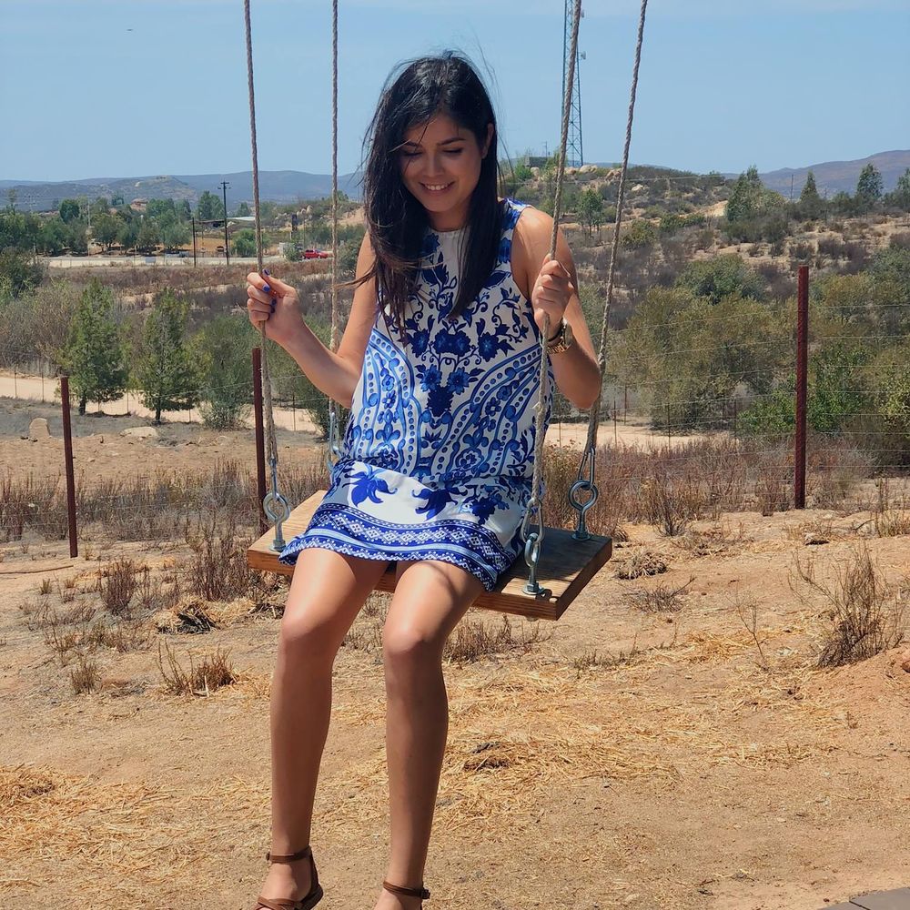 Meet your Posher, Abril